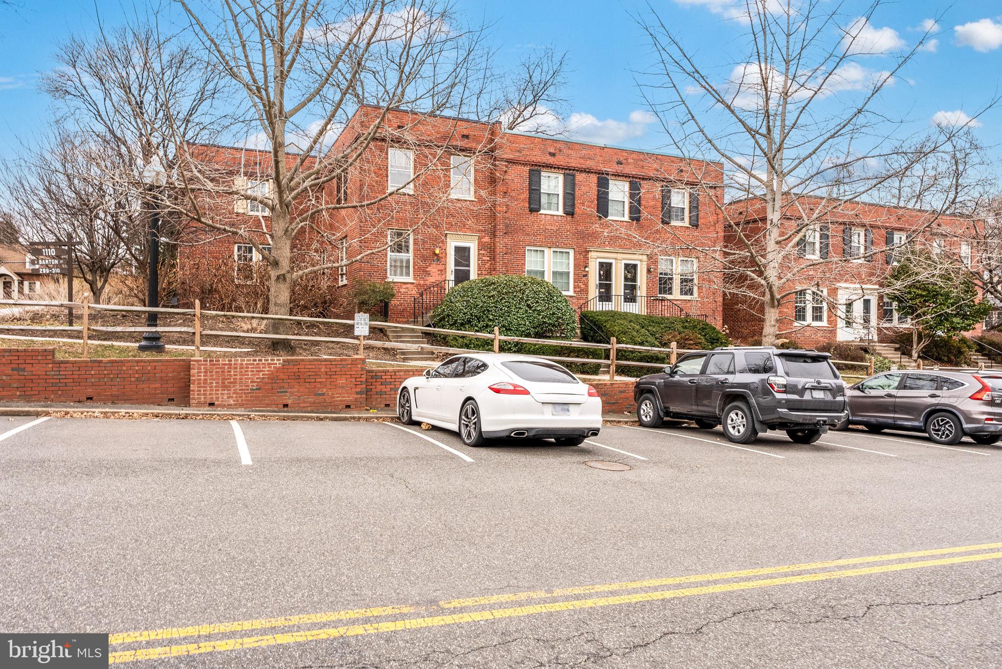 1110 S Barton St #301