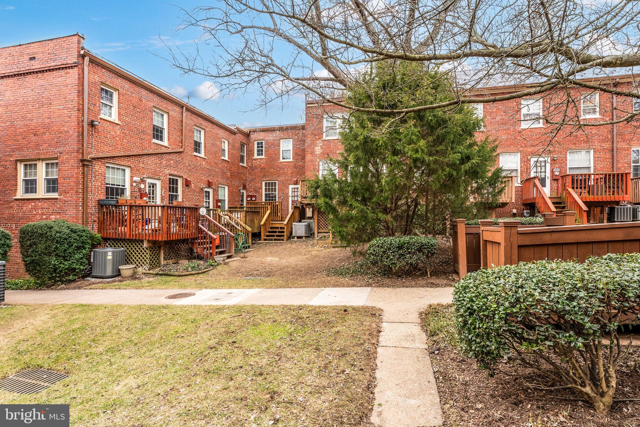 1110 S Barton St #301