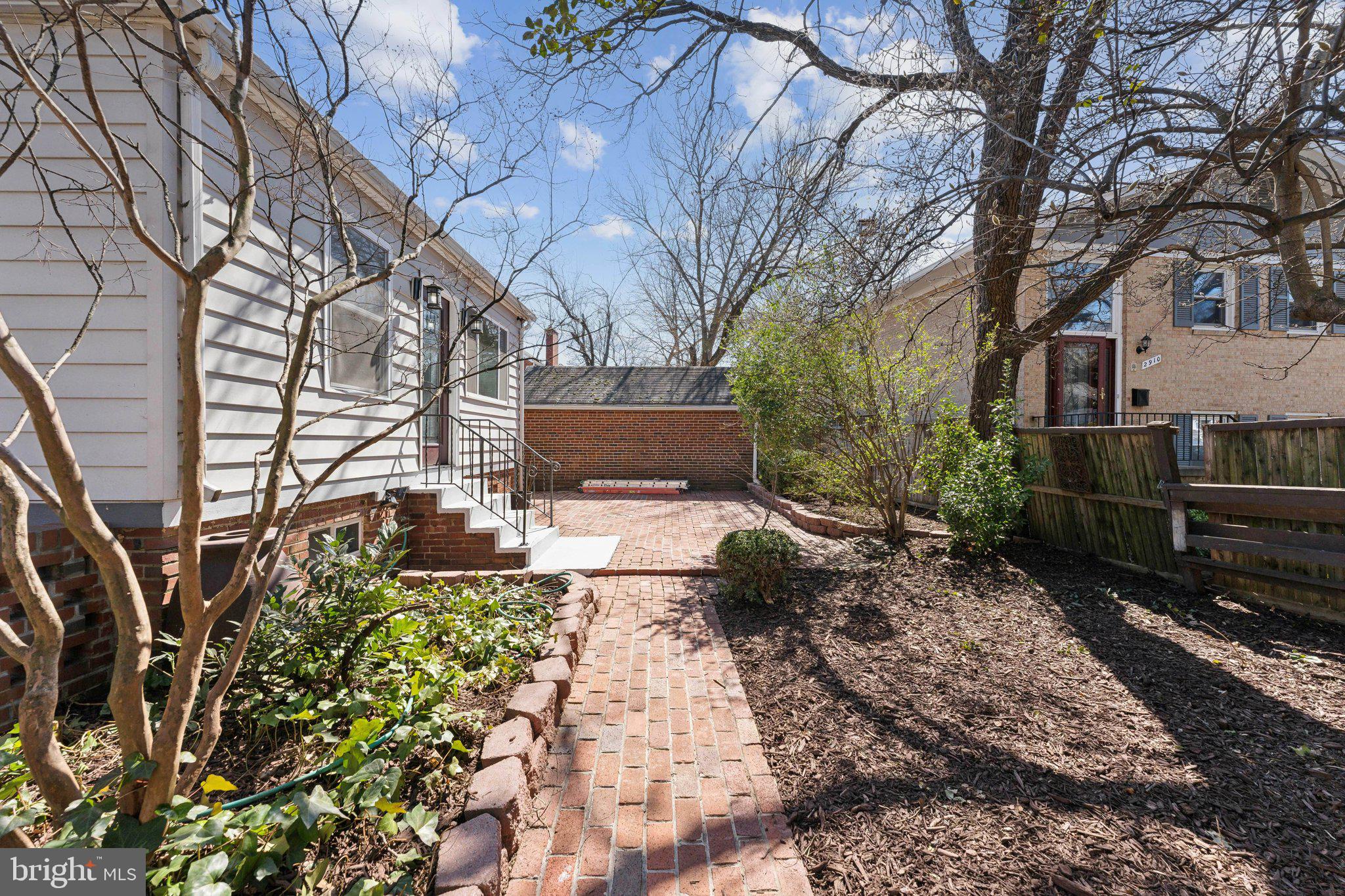 600 S Walter Reed Dr
