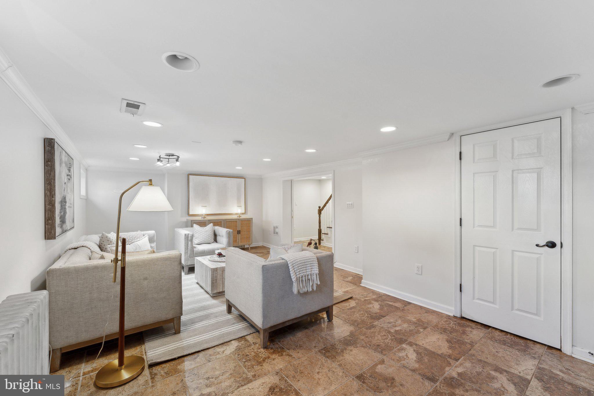 600 S Walter Reed Dr