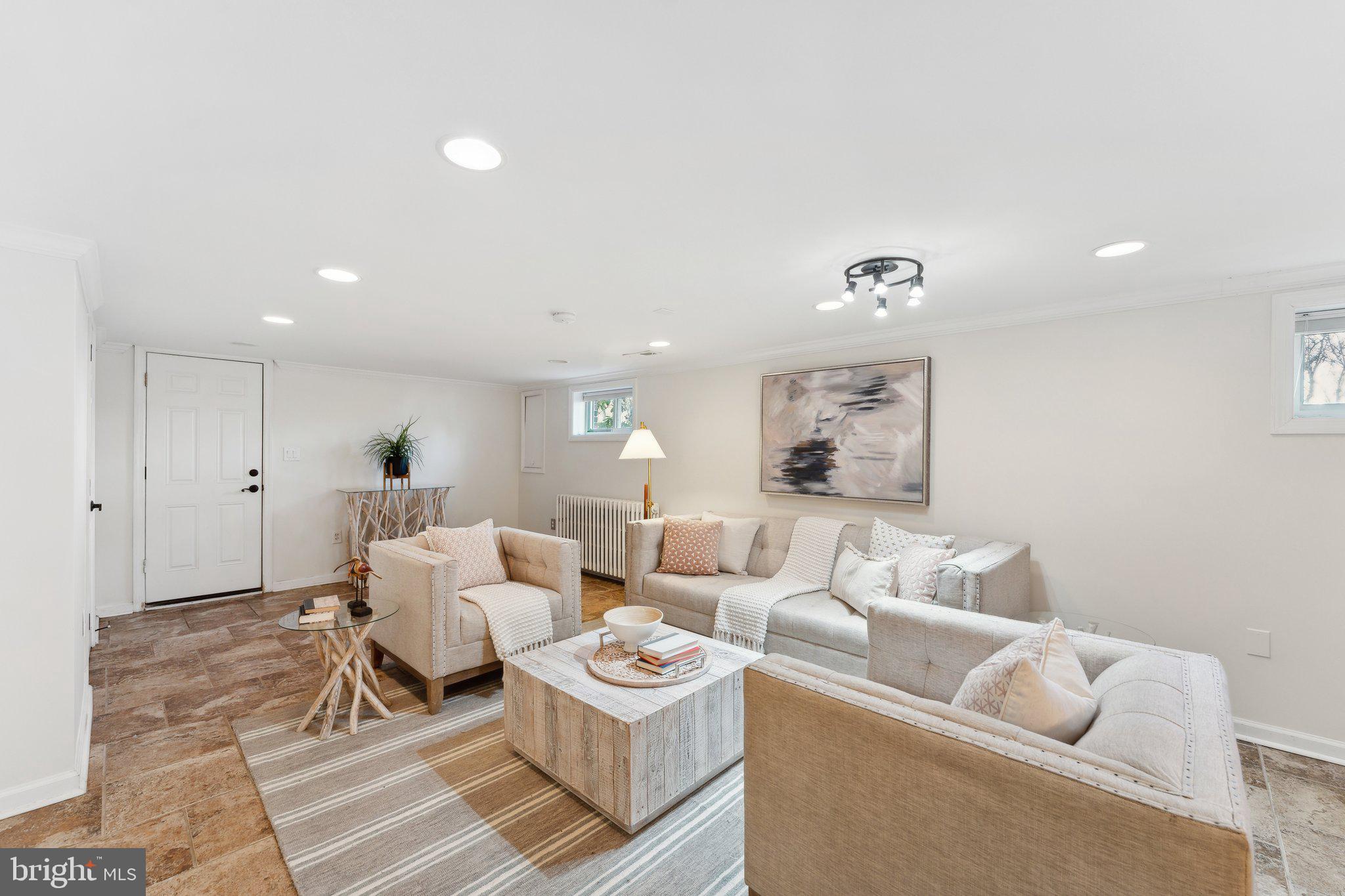 600 S Walter Reed Dr