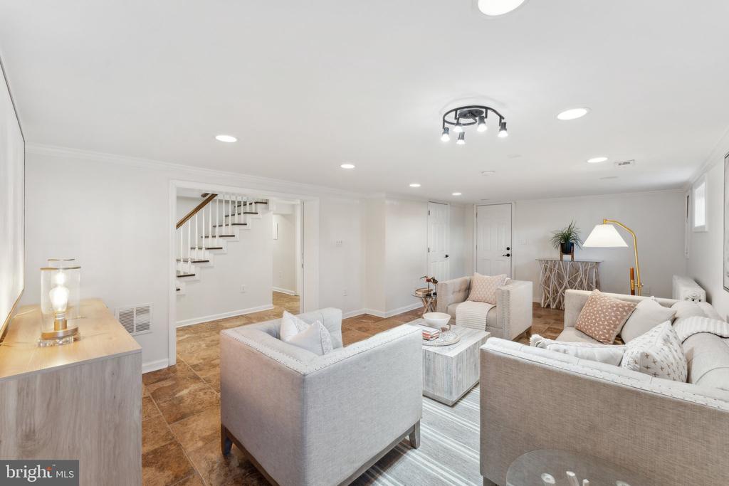 600 S Walter Reed Dr
