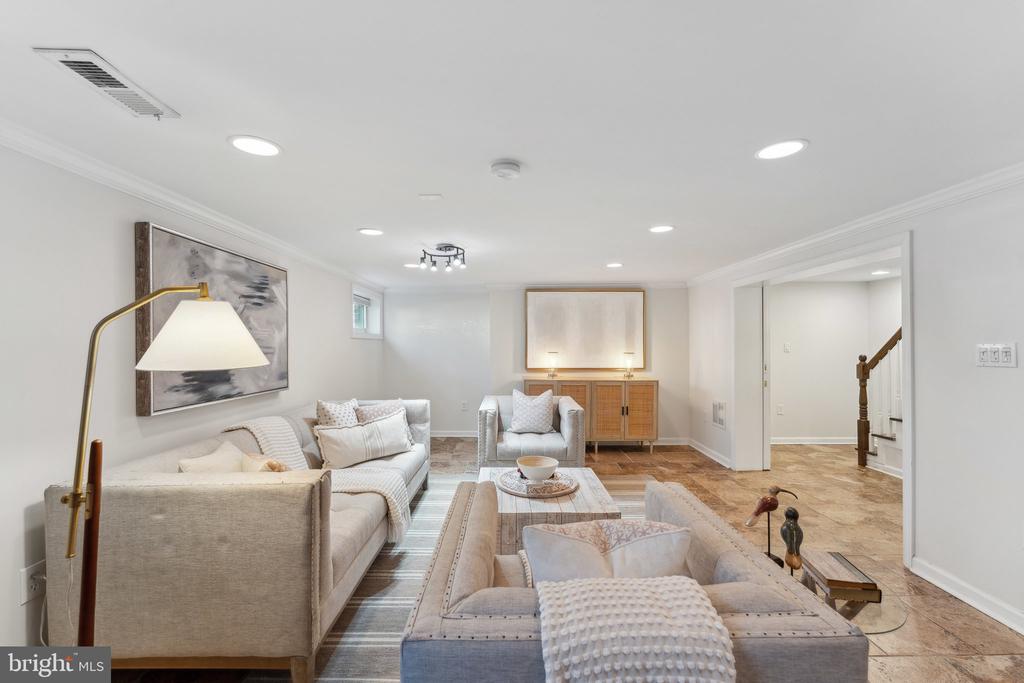 600 S Walter Reed Dr