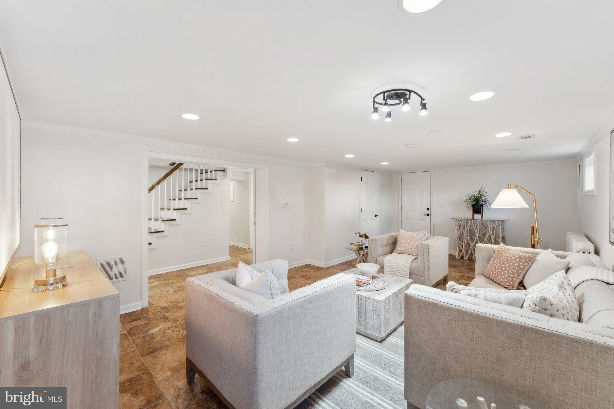 600 S Walter Reed Dr