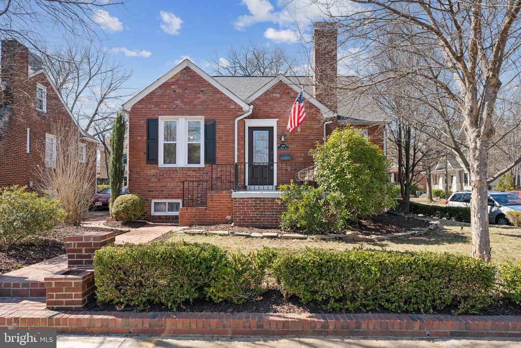 600 S Walter Reed Dr