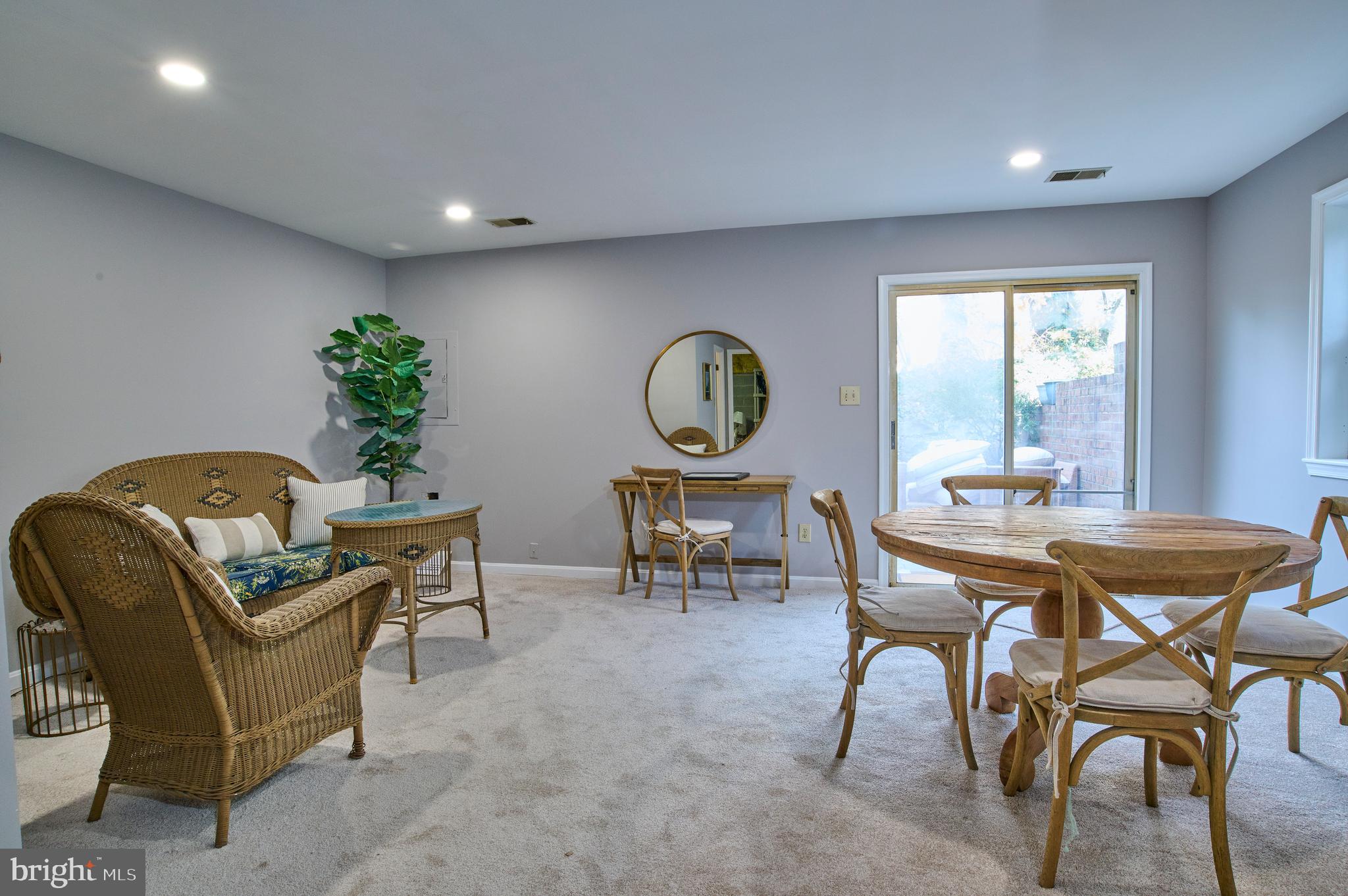 641 N ABINGDON STREET