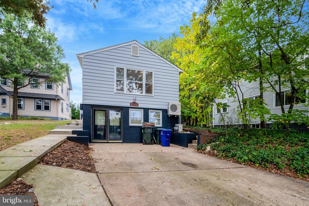411 N BRYAN STREET