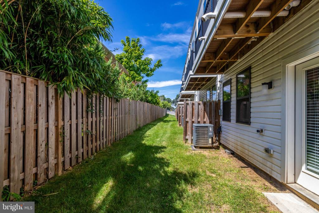 1020 S TAYLOR COURT