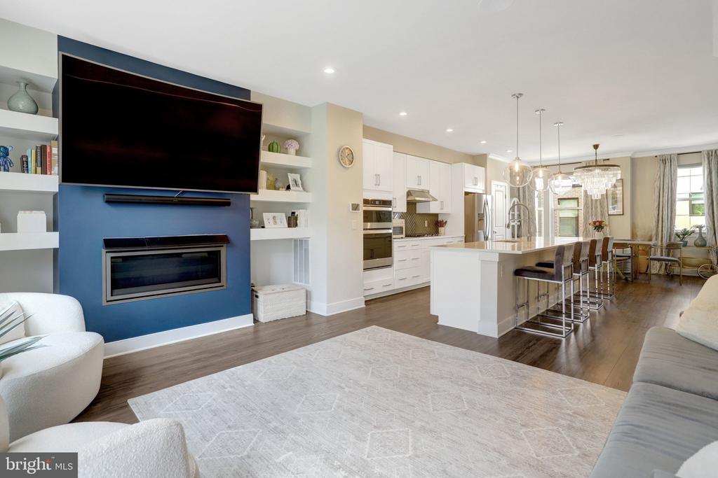 1020 S TAYLOR COURT