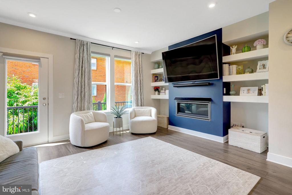 1020 S TAYLOR COURT