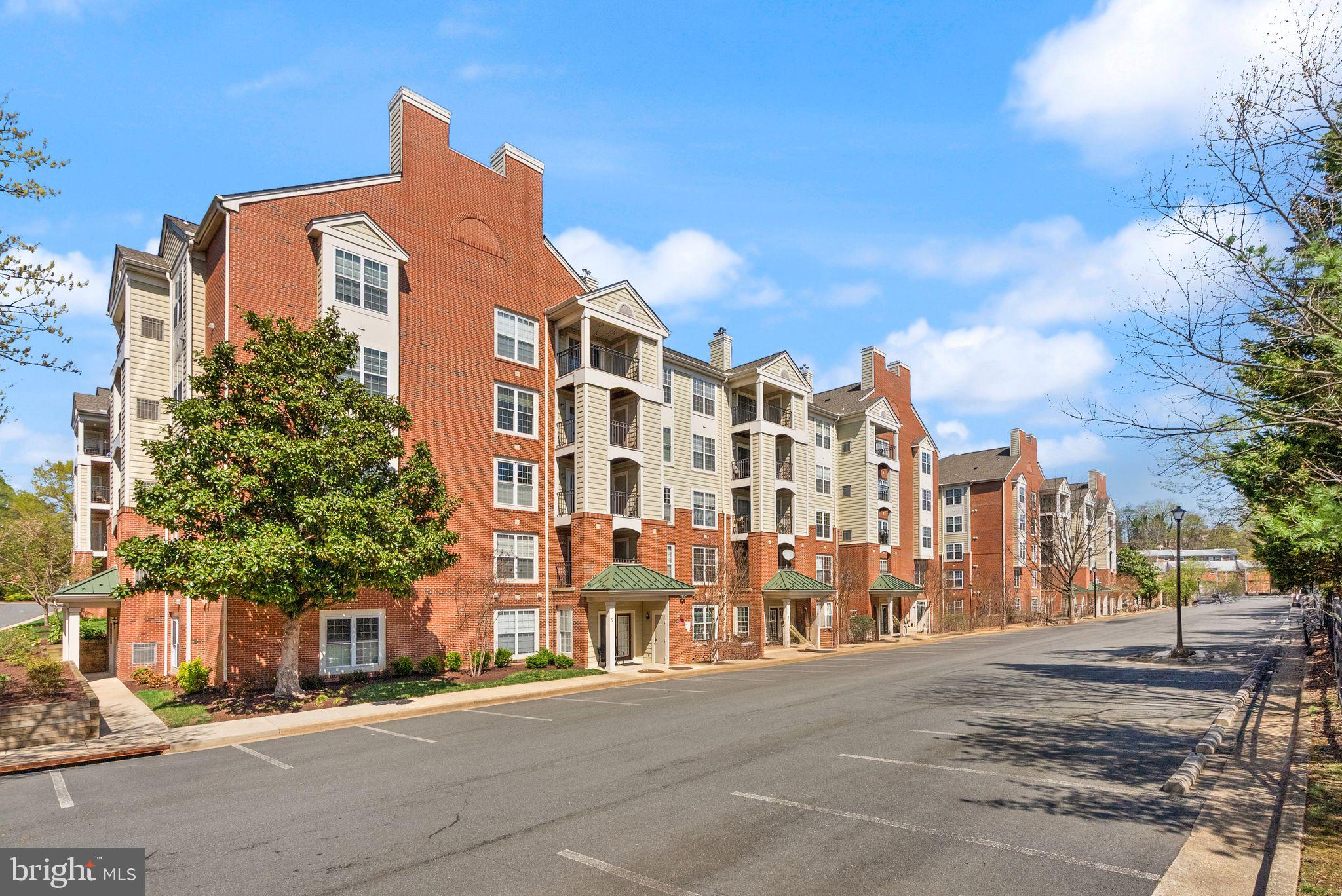 1100 Quaker Hill Dr #422