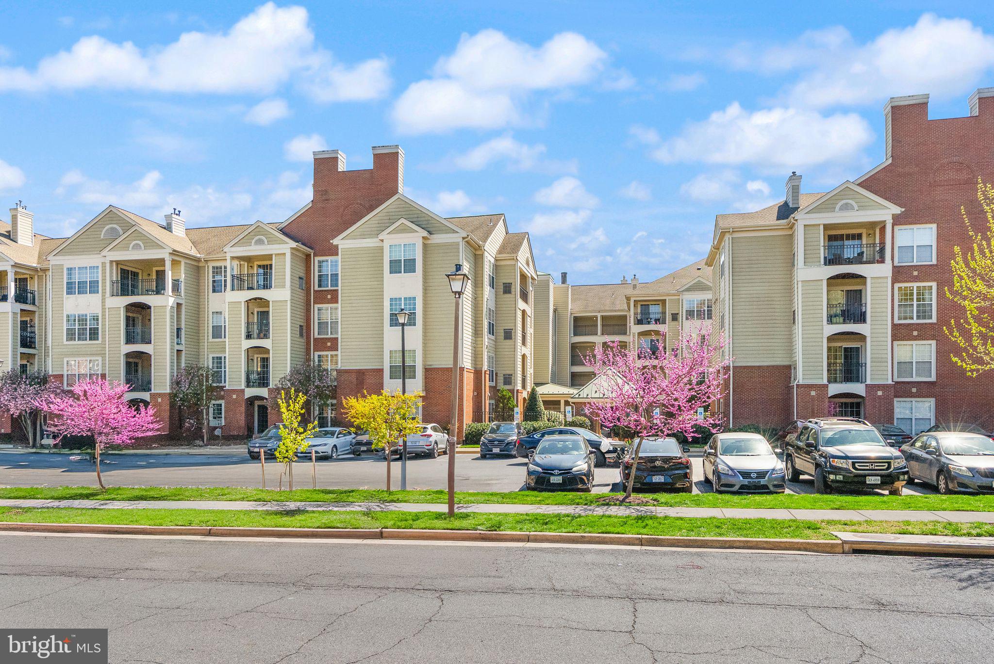 1100 Quaker Hill Dr #422