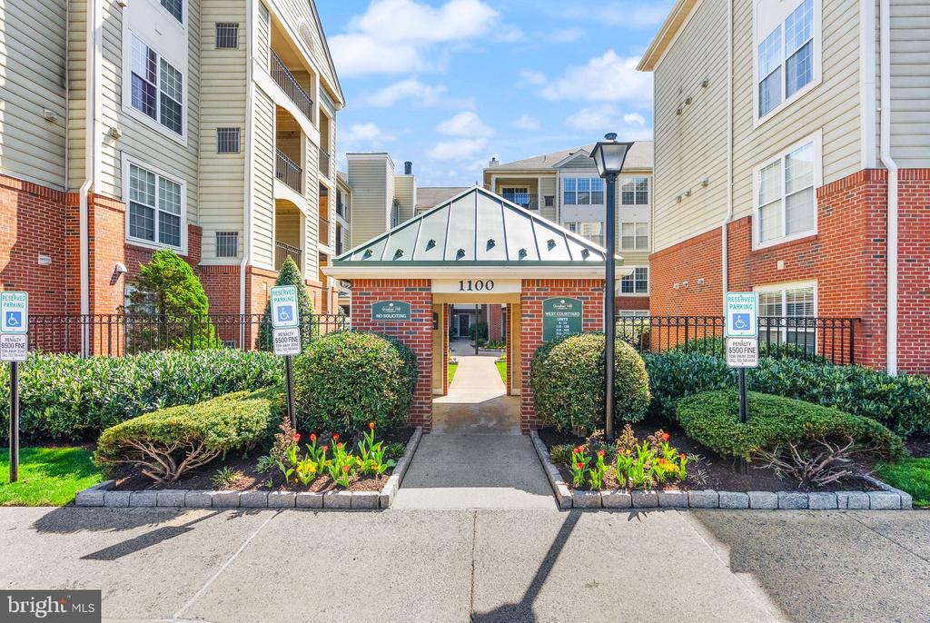 1100 Quaker Hill Dr #422