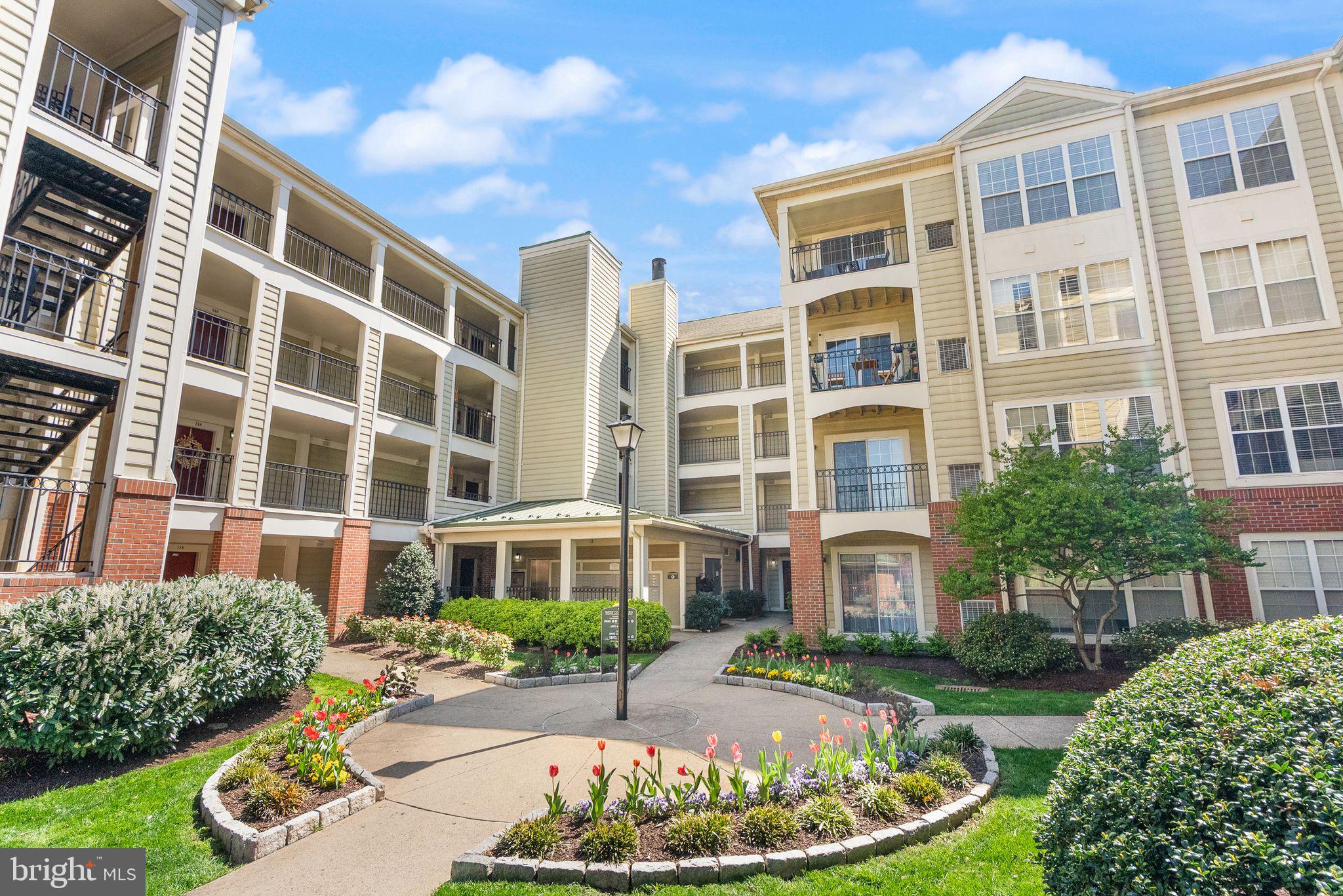 1100 Quaker Hill Dr #422