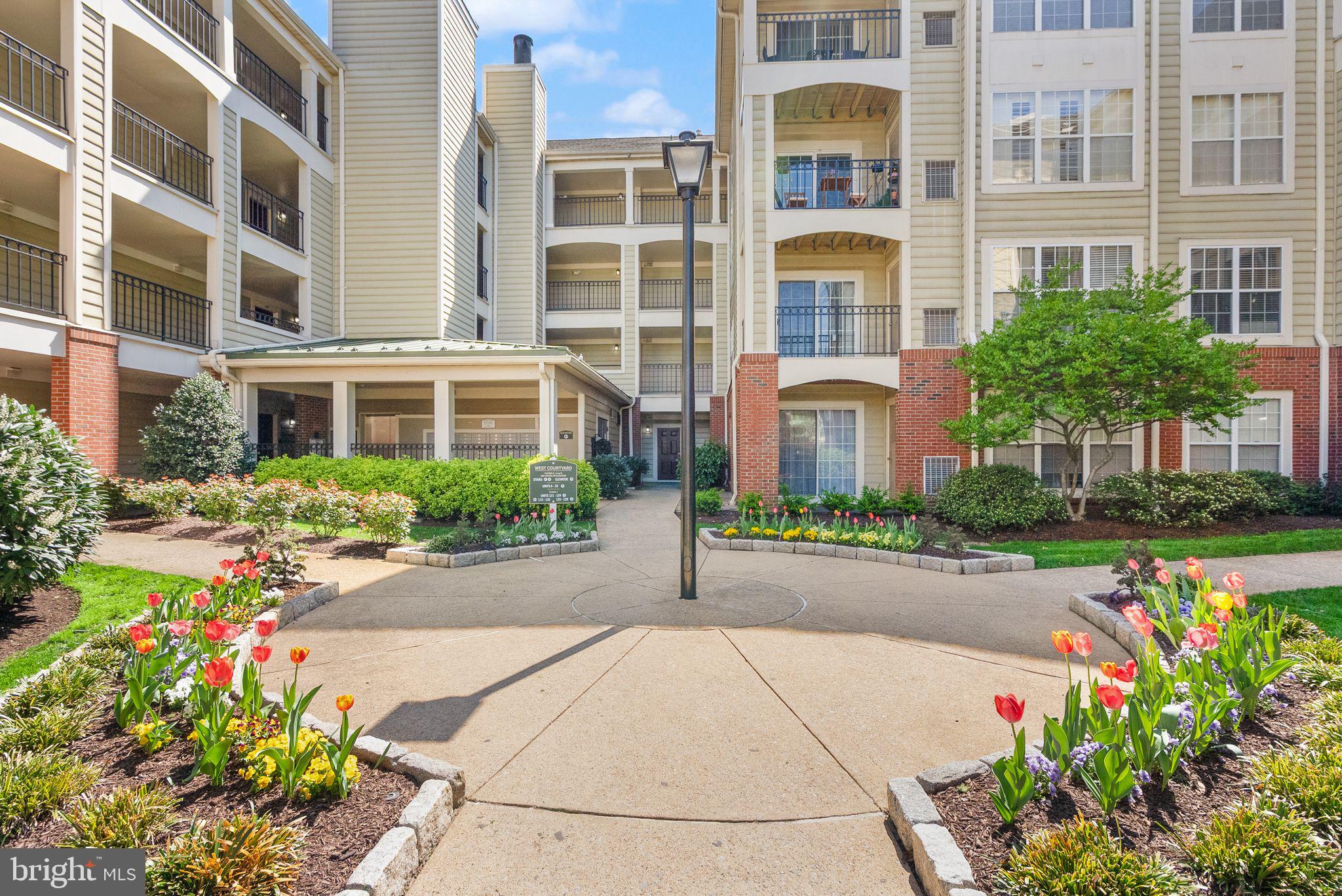 1100 Quaker Hill Dr #422