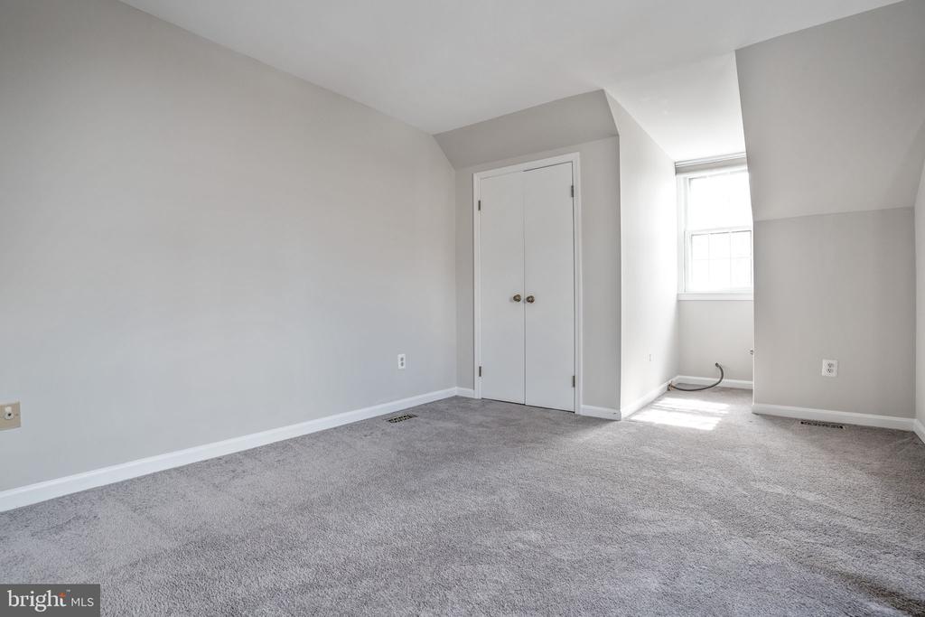 1203 MICHIGAN CT