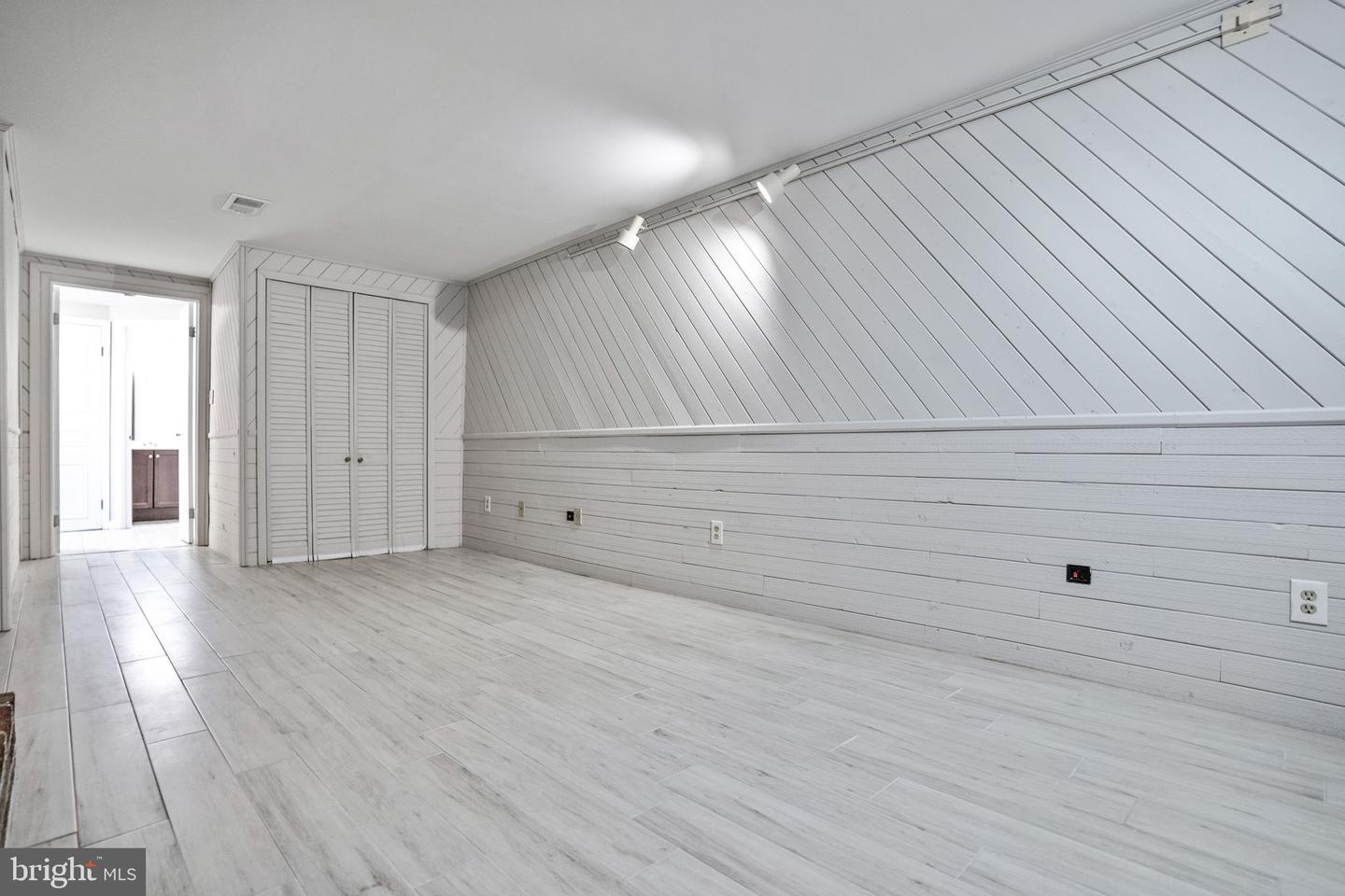 1203 MICHIGAN CT
