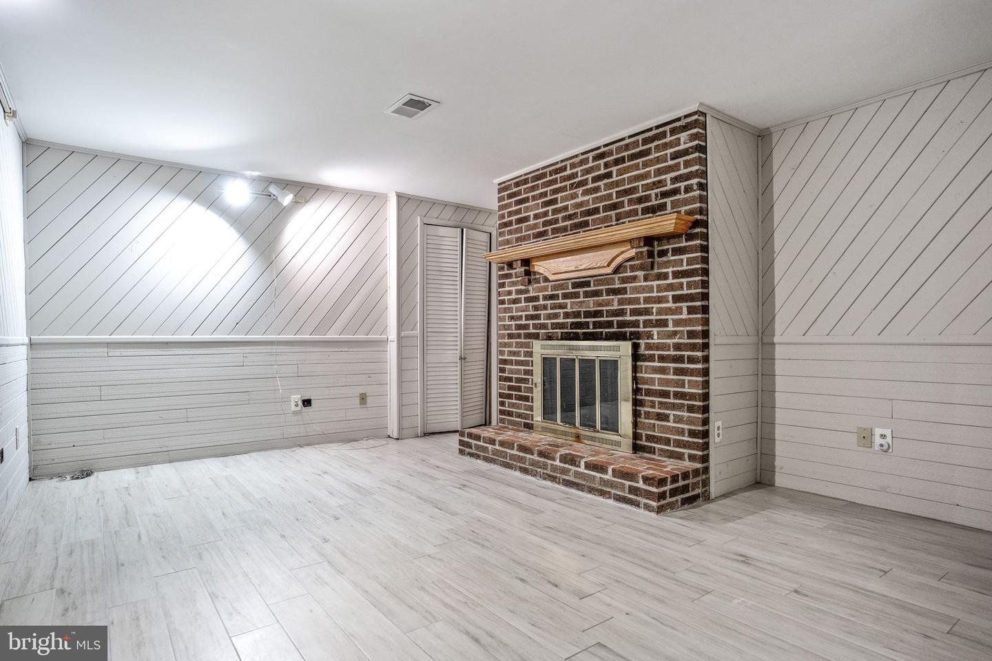 1203 MICHIGAN CT