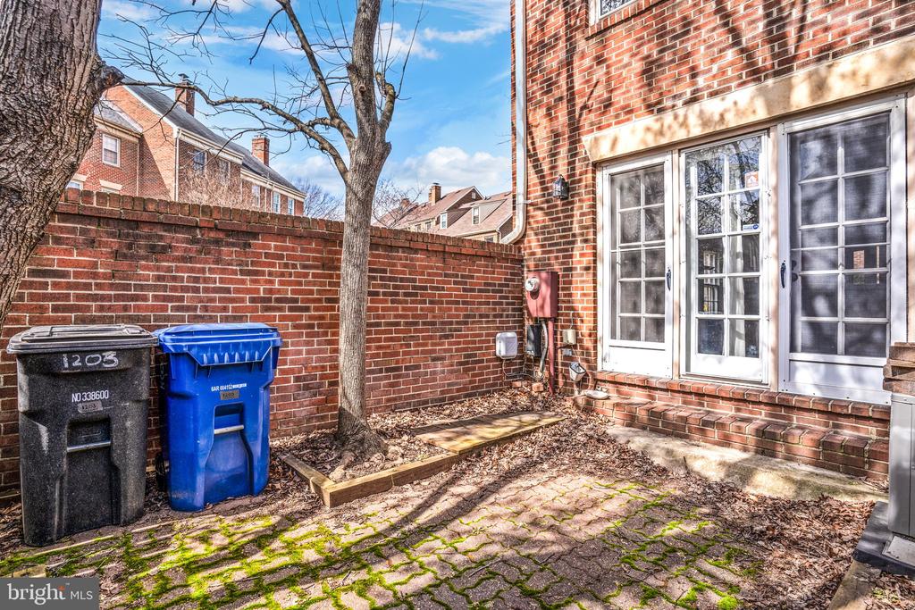 1203 MICHIGAN CT