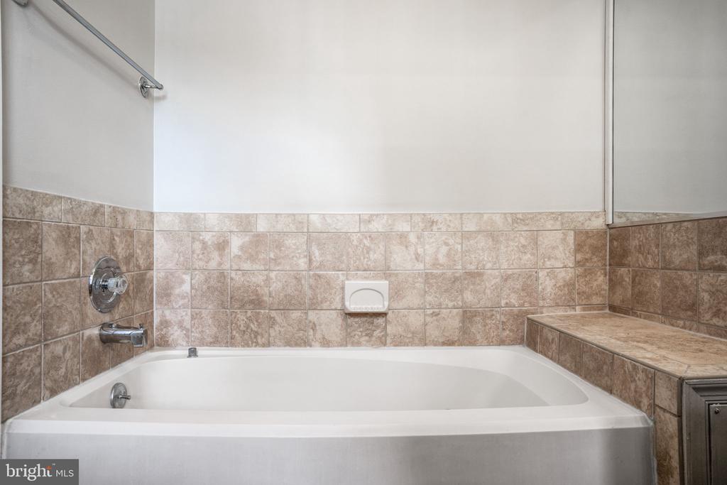 1203 MICHIGAN CT