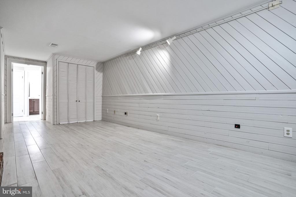 1203 MICHIGAN CT