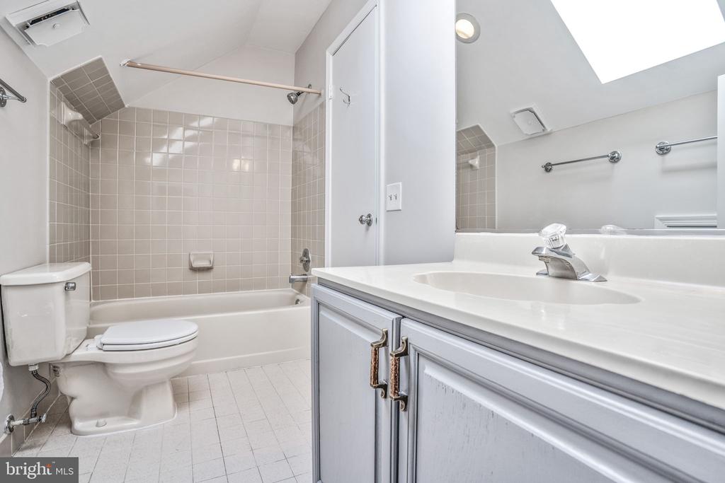 1203 MICHIGAN CT