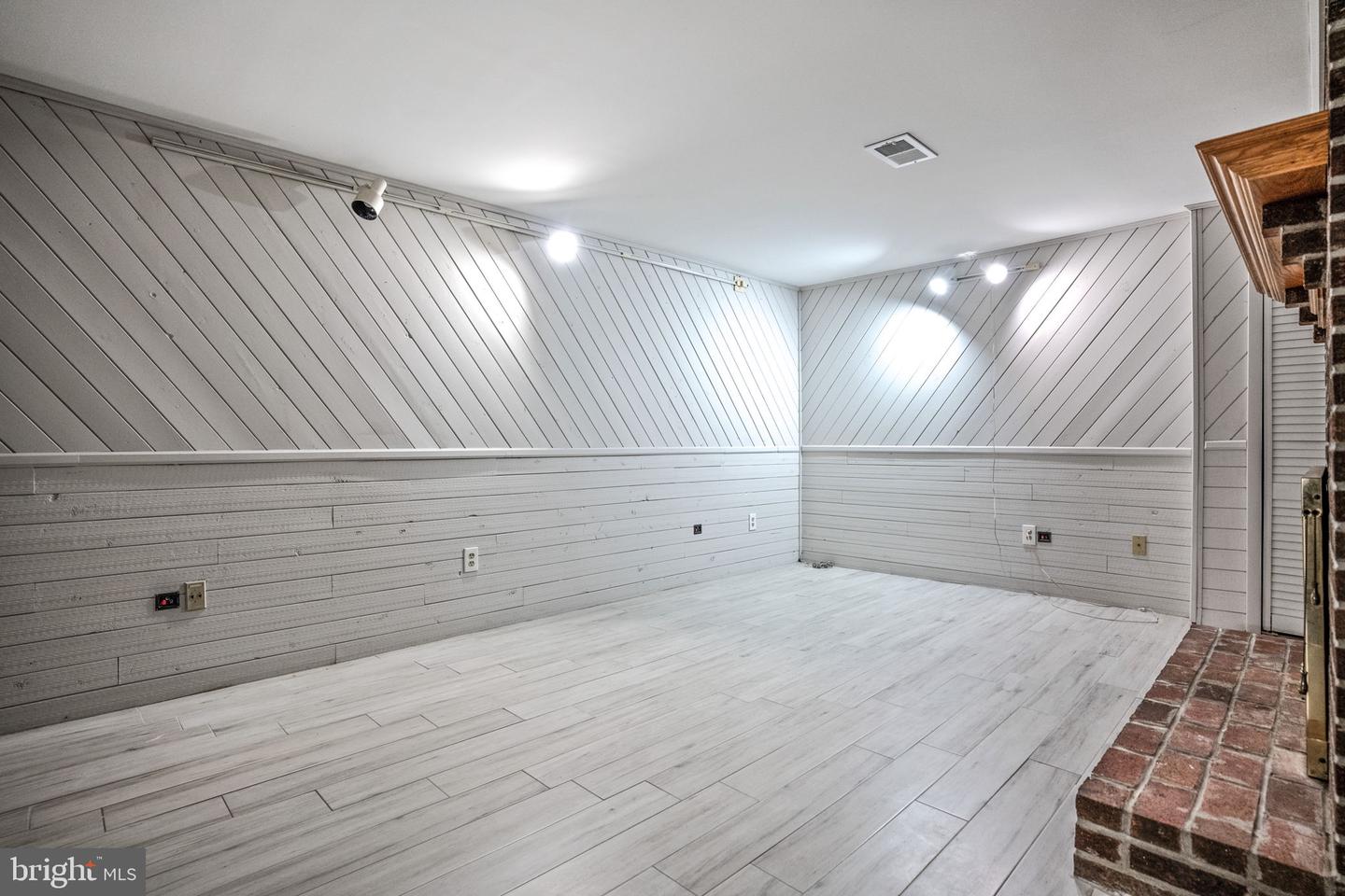 1203 MICHIGAN CT