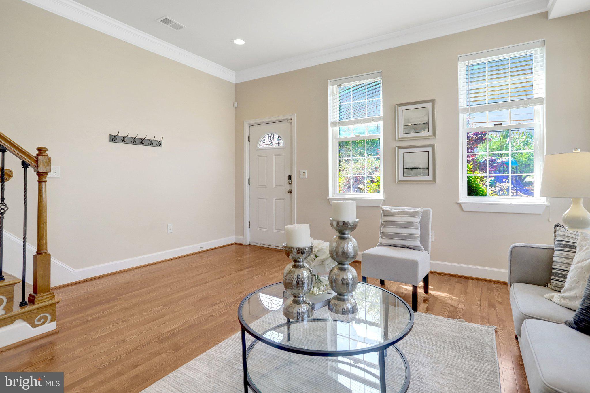6 E REED AVENUE