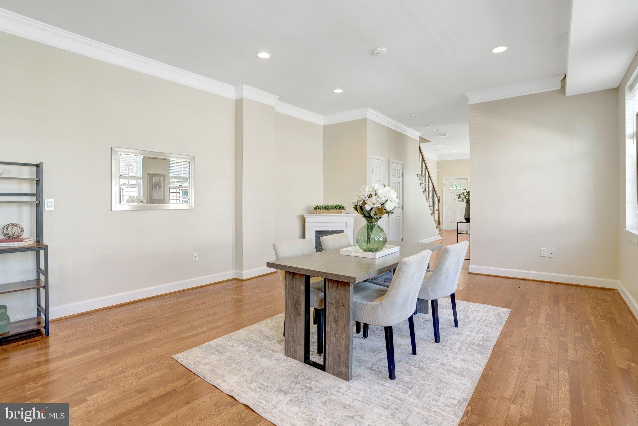 6 E REED AVENUE