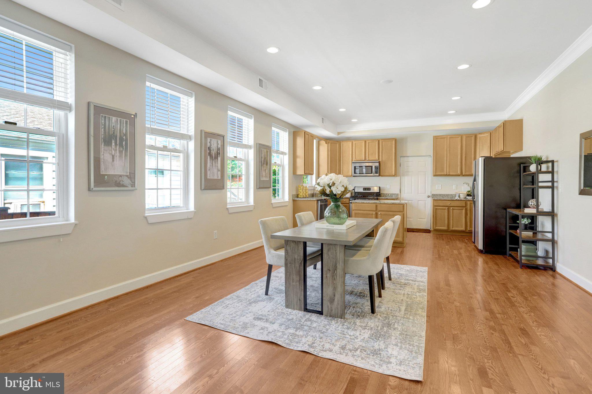 6 E REED AVENUE
