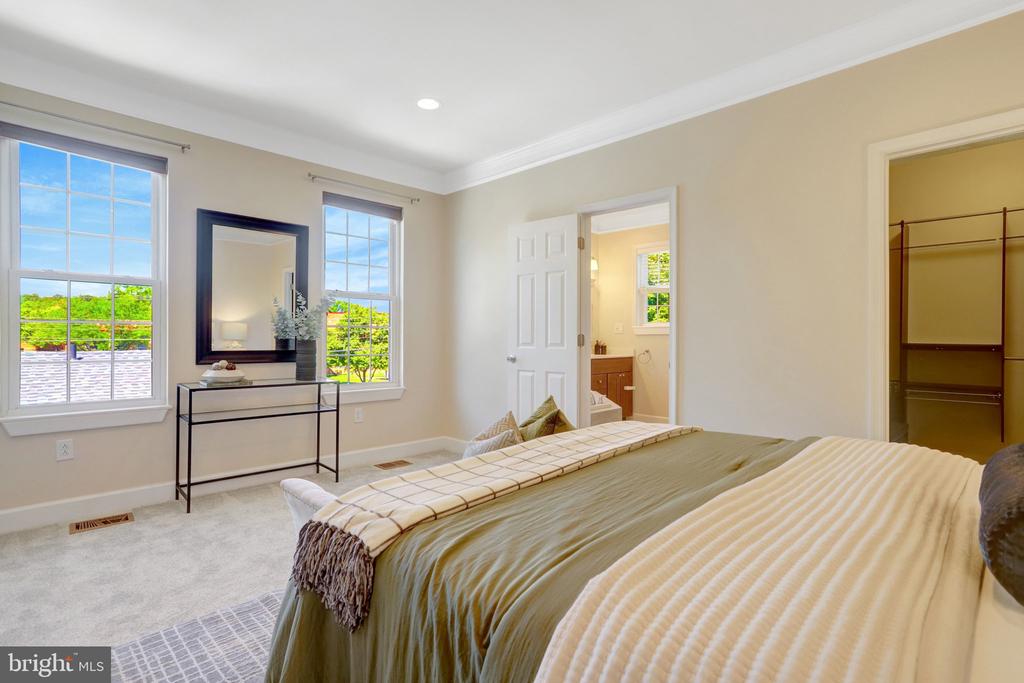 6 E REED AVENUE