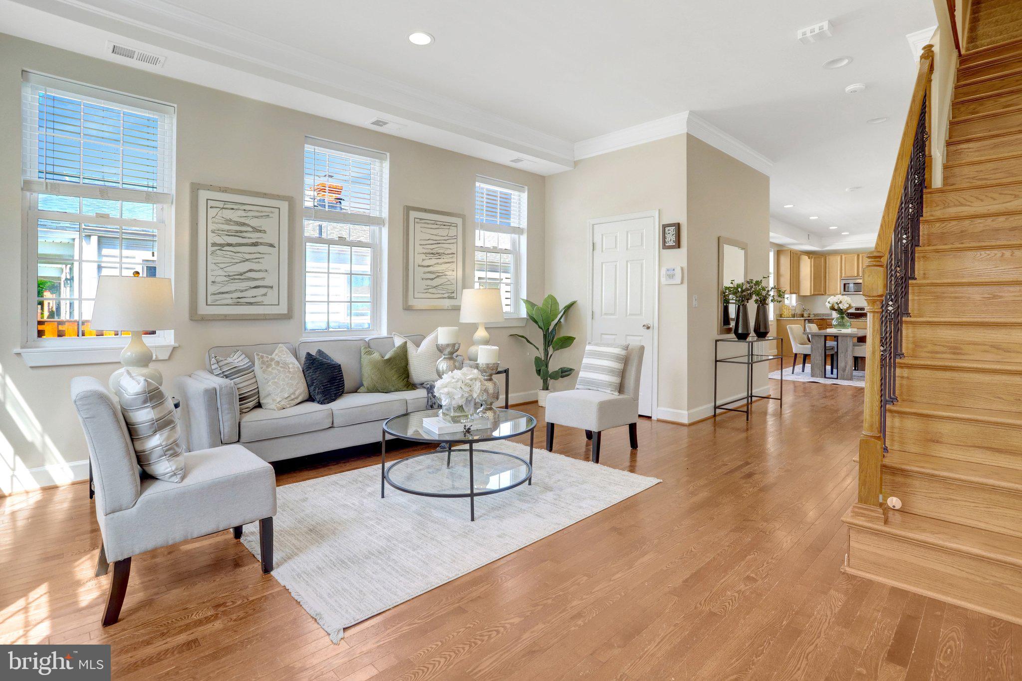 6 E REED AVENUE