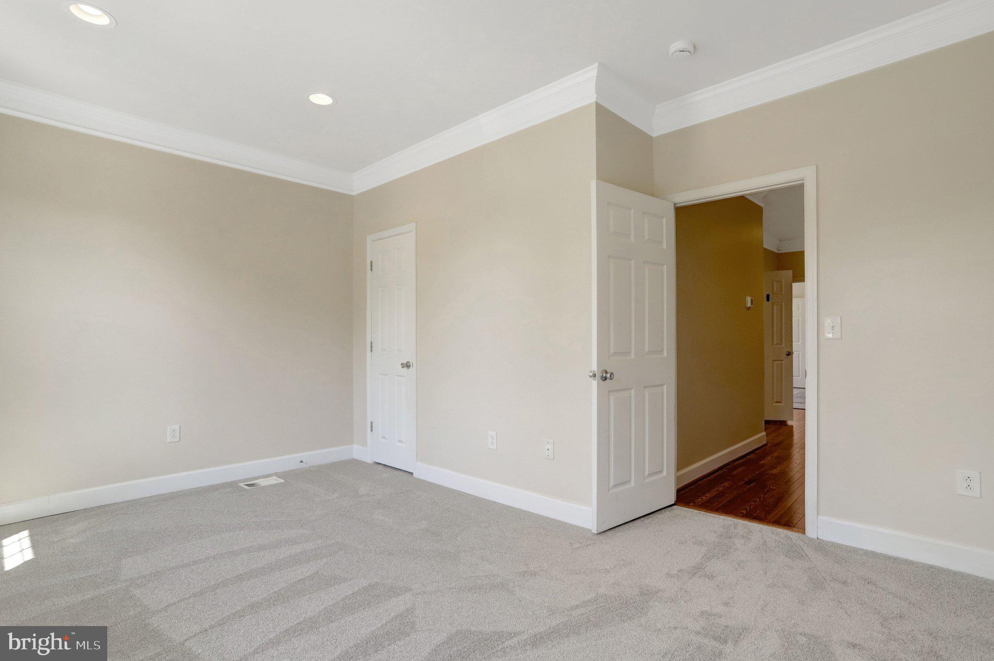 6 E REED AVENUE