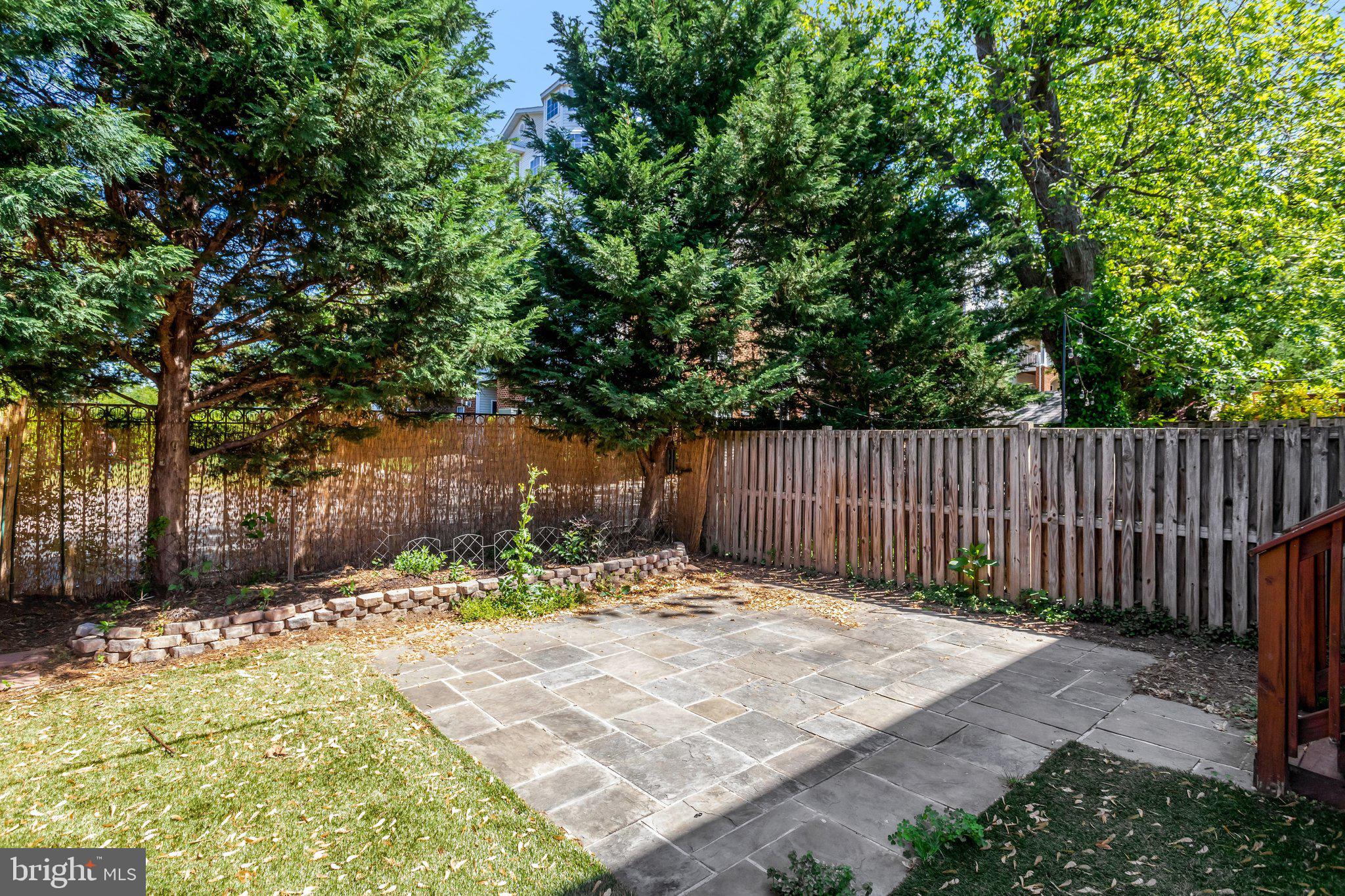 6 E REED AVENUE