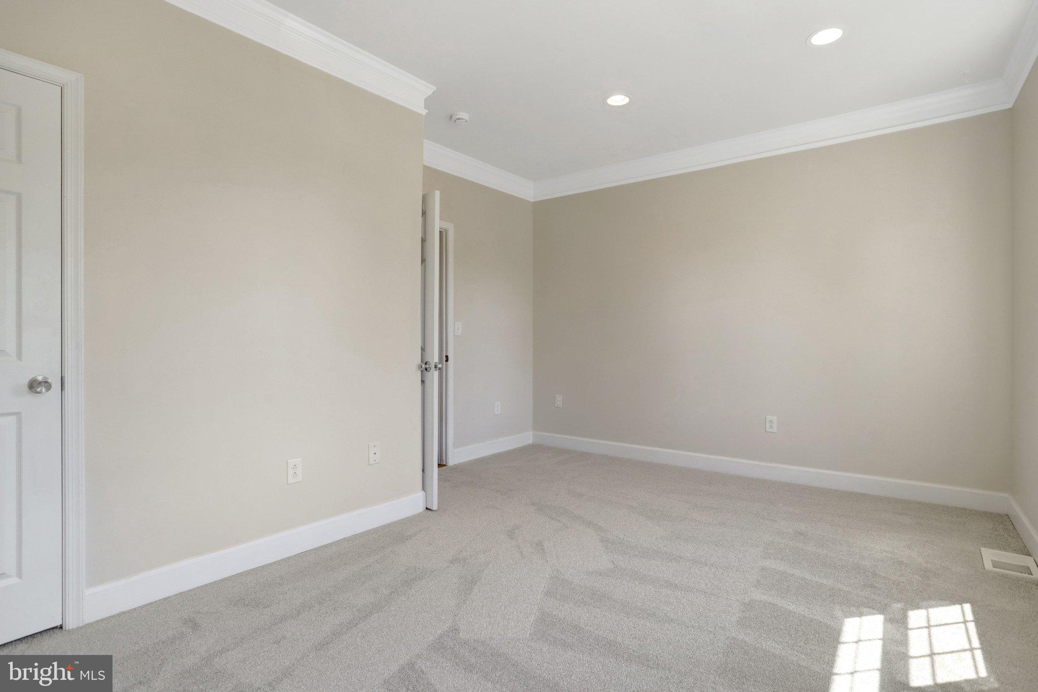 6 E REED AVENUE