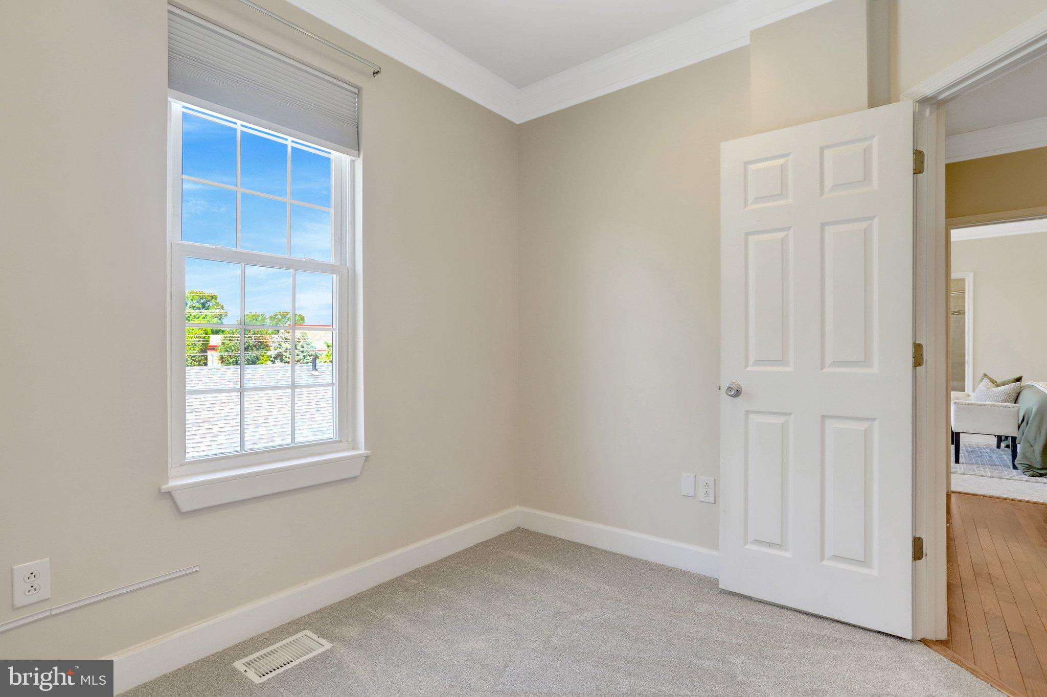 6 E REED AVENUE