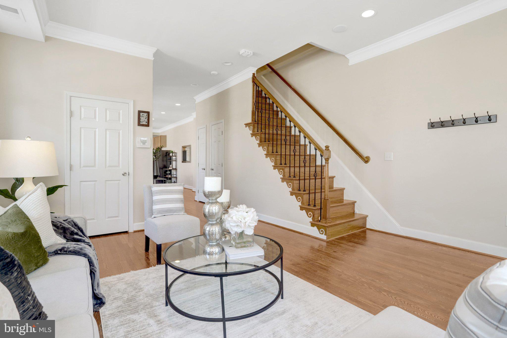 6 E REED AVENUE