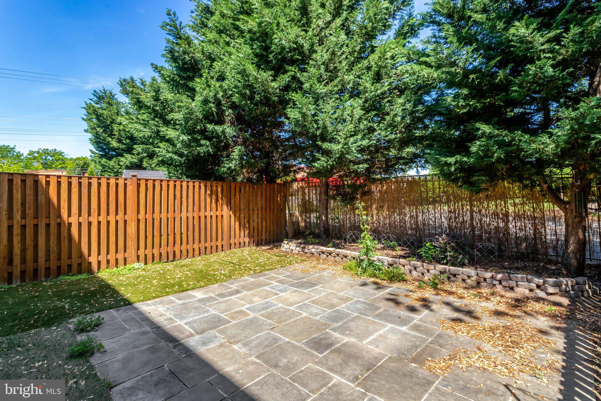 6 E REED AVENUE