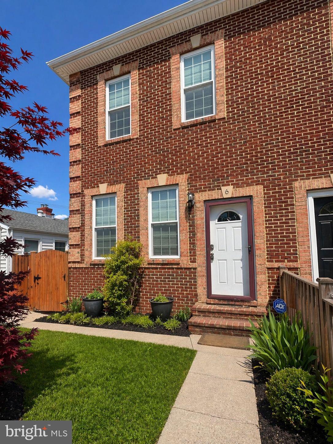6 E REED AVENUE