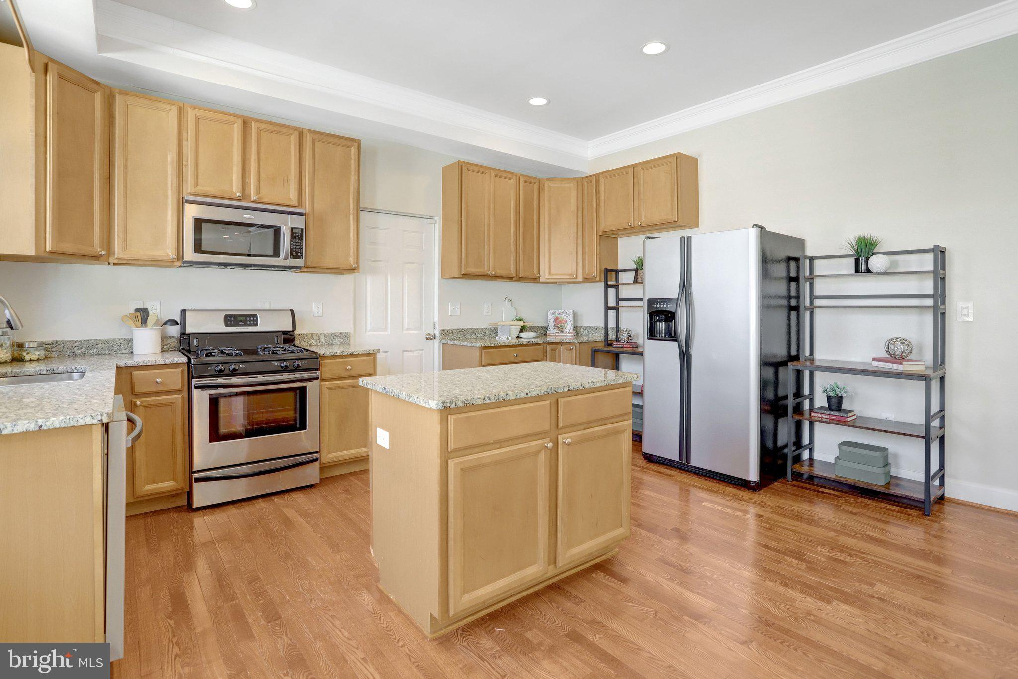 6 E REED AVENUE