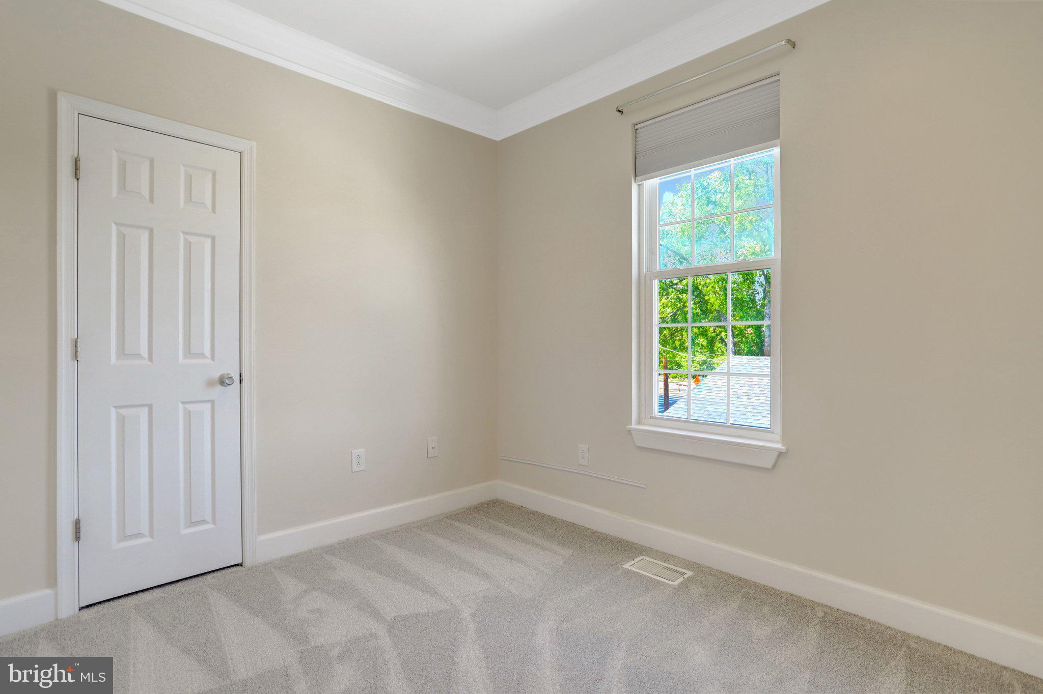 6 E REED AVENUE