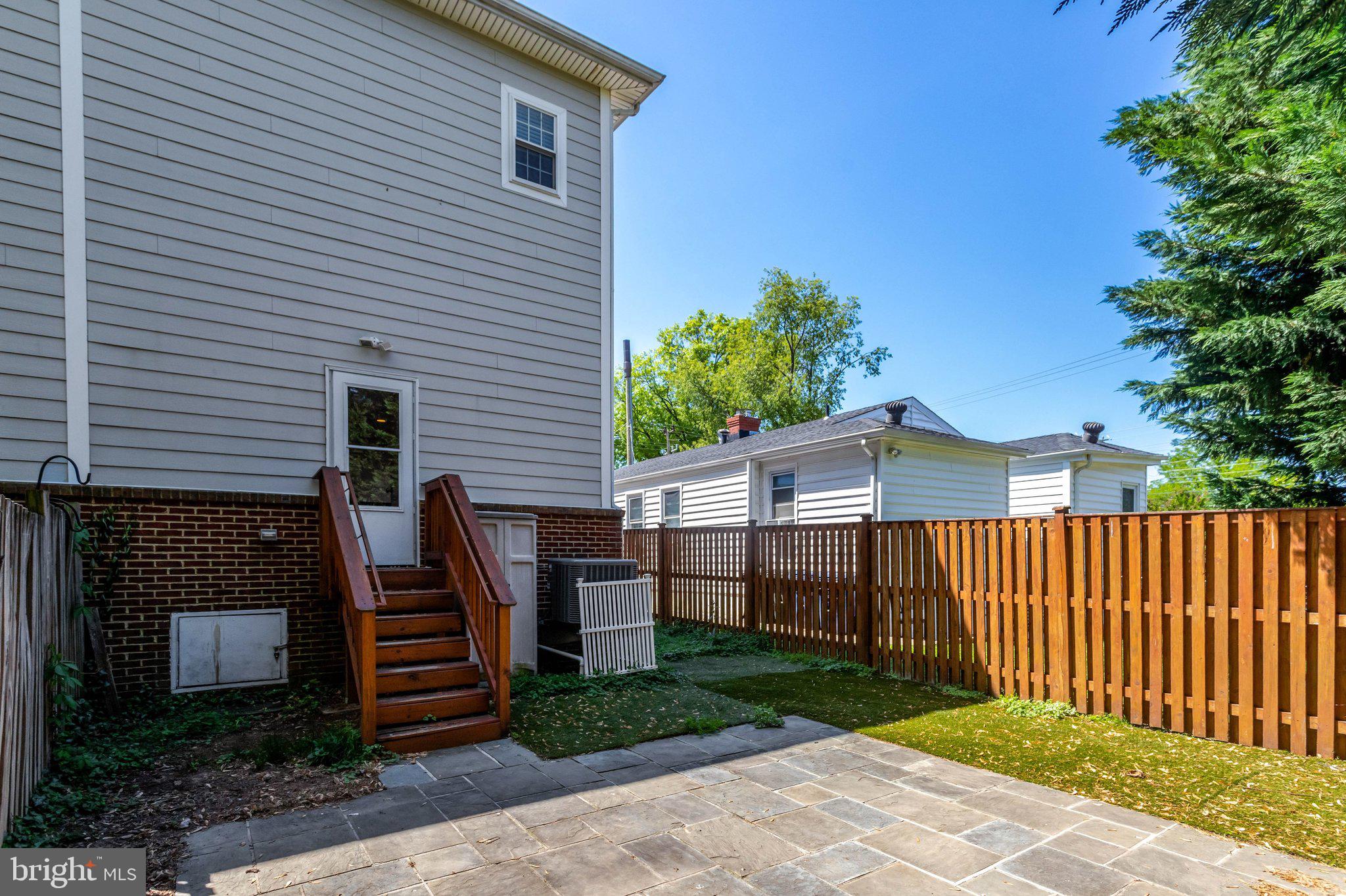 6 E REED AVENUE
