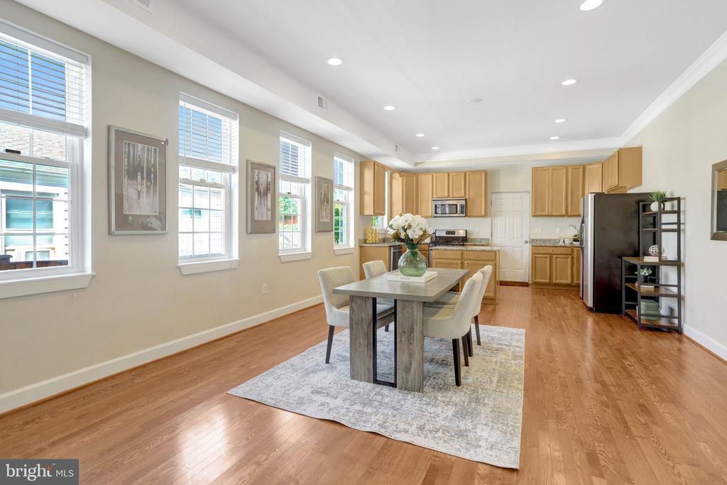6 E REED AVENUE