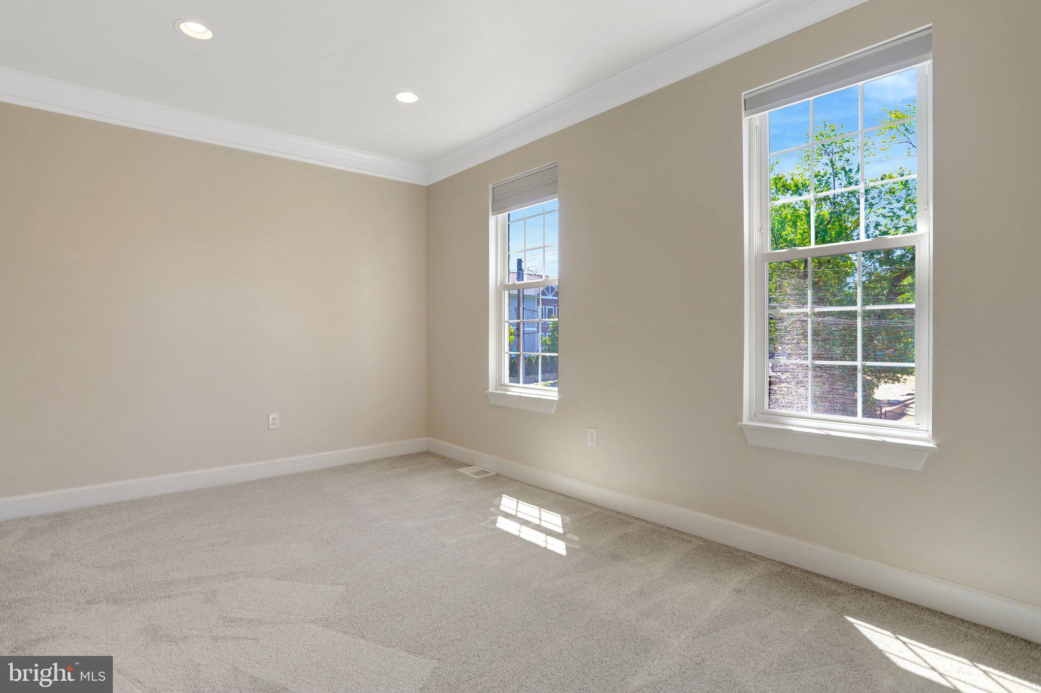6 E REED AVENUE