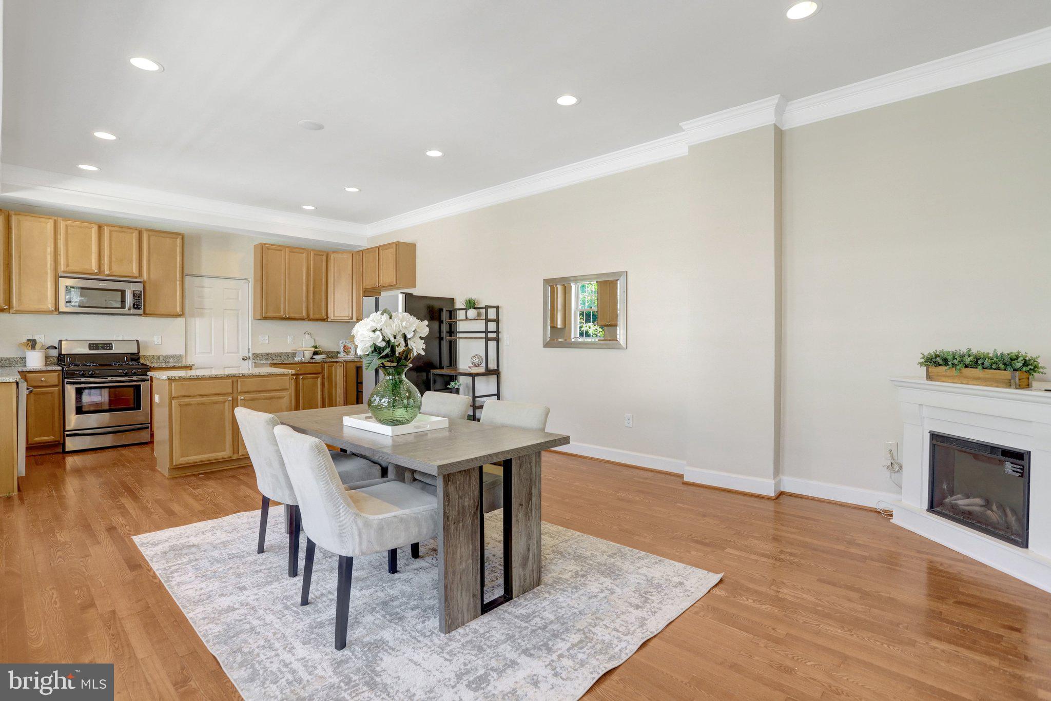 6 E REED AVENUE