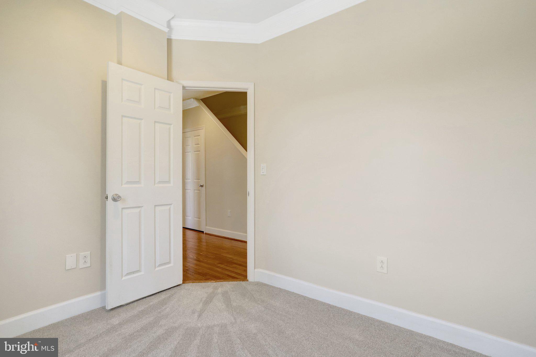 6 E REED AVENUE