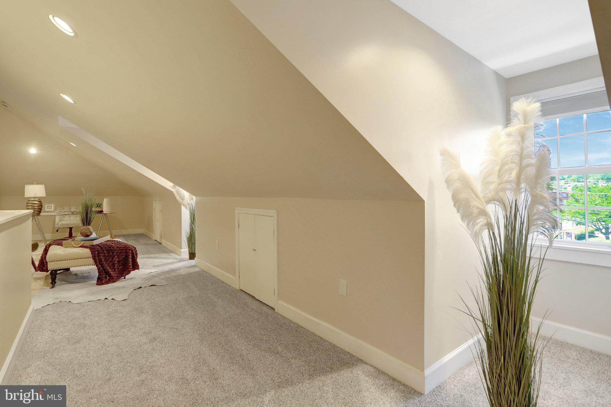 6 E REED AVENUE