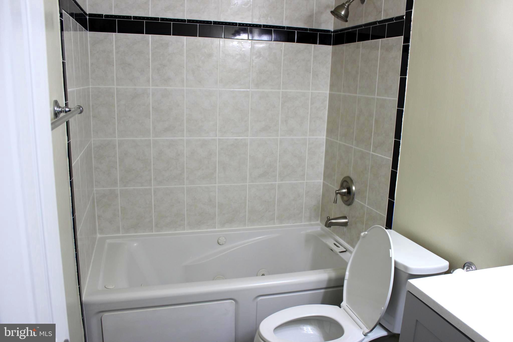 3101 S Manchester STREET Unit: 201
