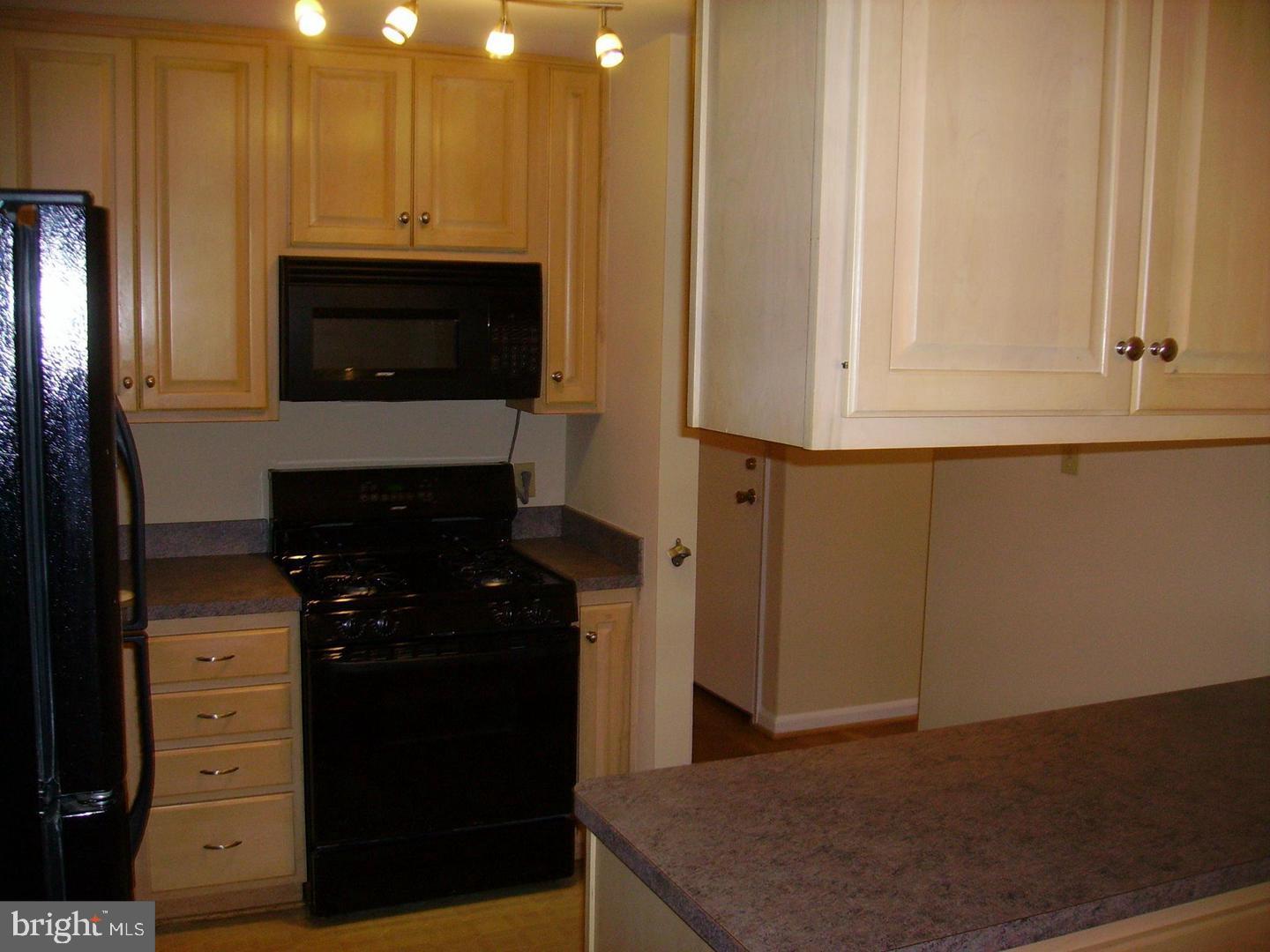 6807 Bluefield Ct