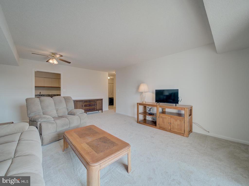 3800 Powell Ln #727